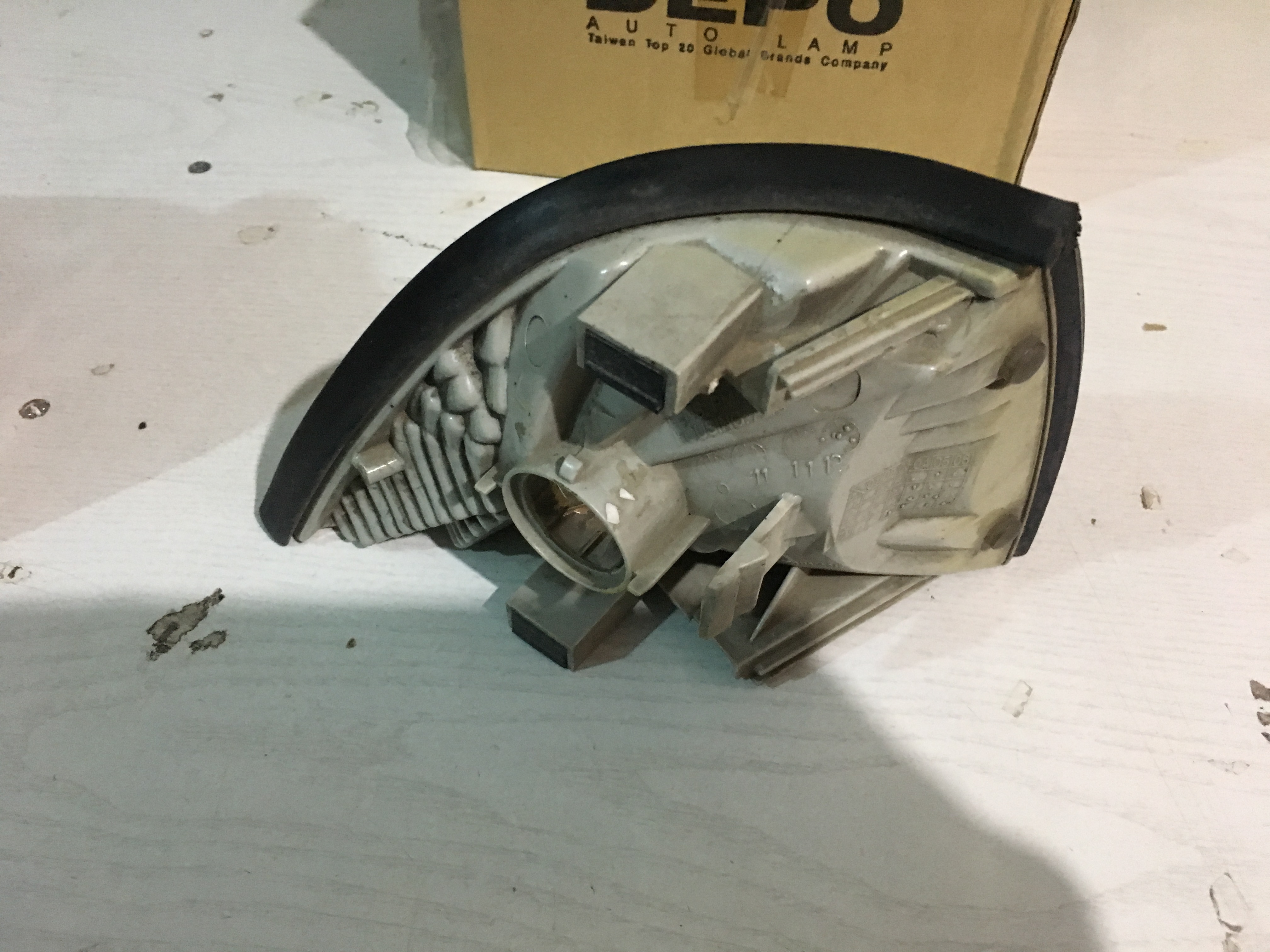 BMW E36 COUPE CABRIO BEYAZ SOL SİNYAL ÇIKMA 82199403093